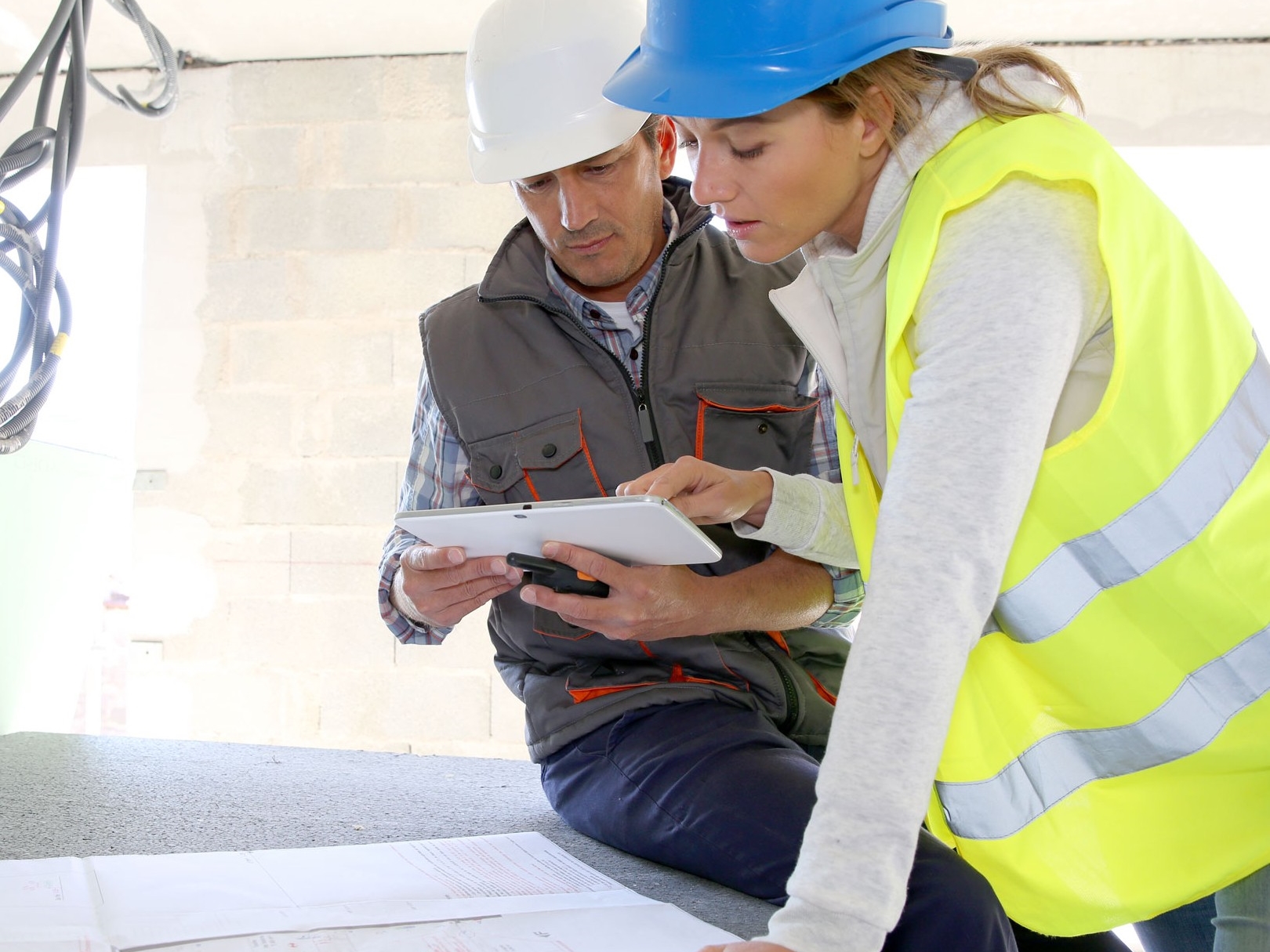 tecnicos_trabajando-e1443788758832